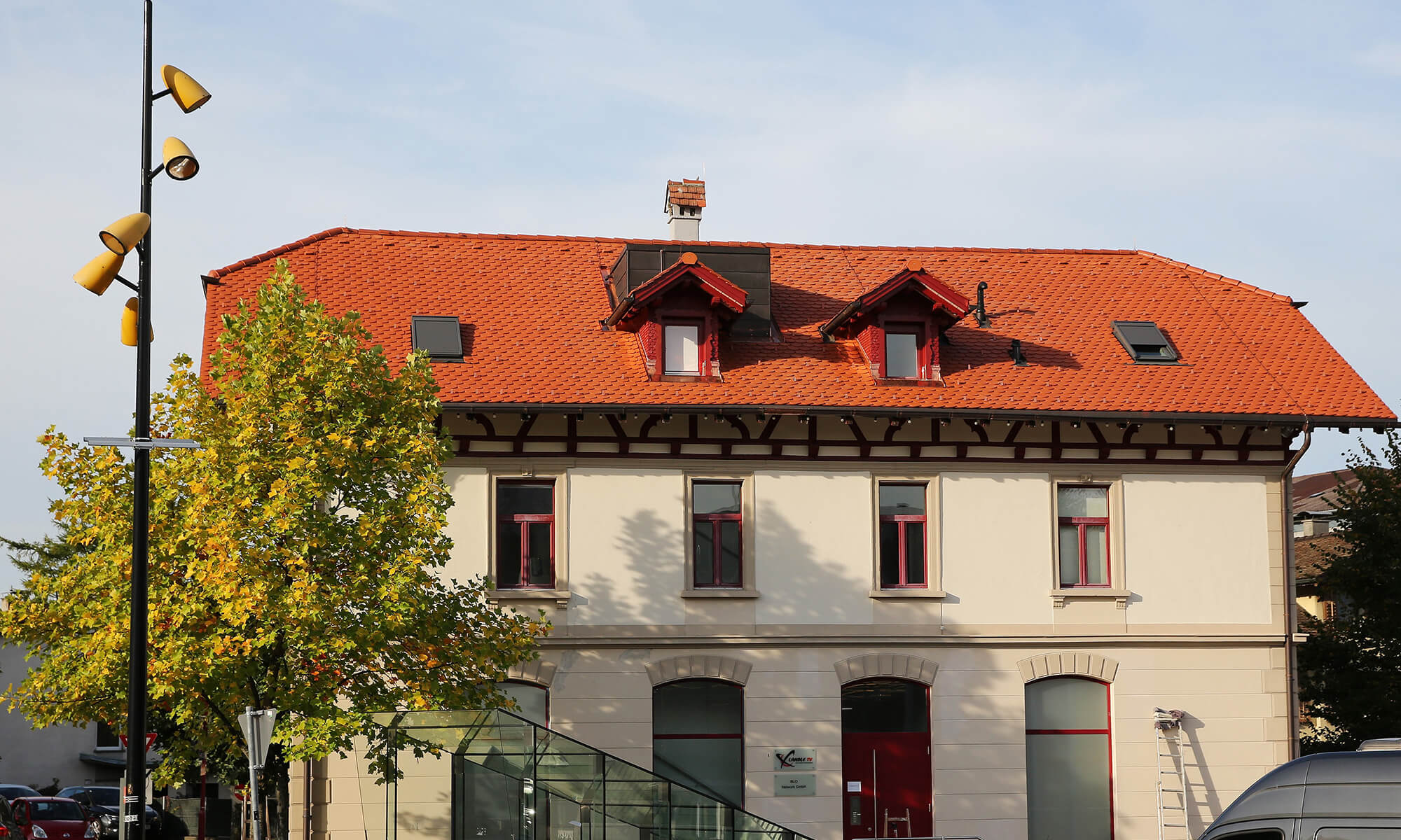 Peter Dach Vorarlberg, Götzis, Fassade, Spenglerei, Dachdecker, Dachfenster VELUX, Handelwerkershop, Rheintal